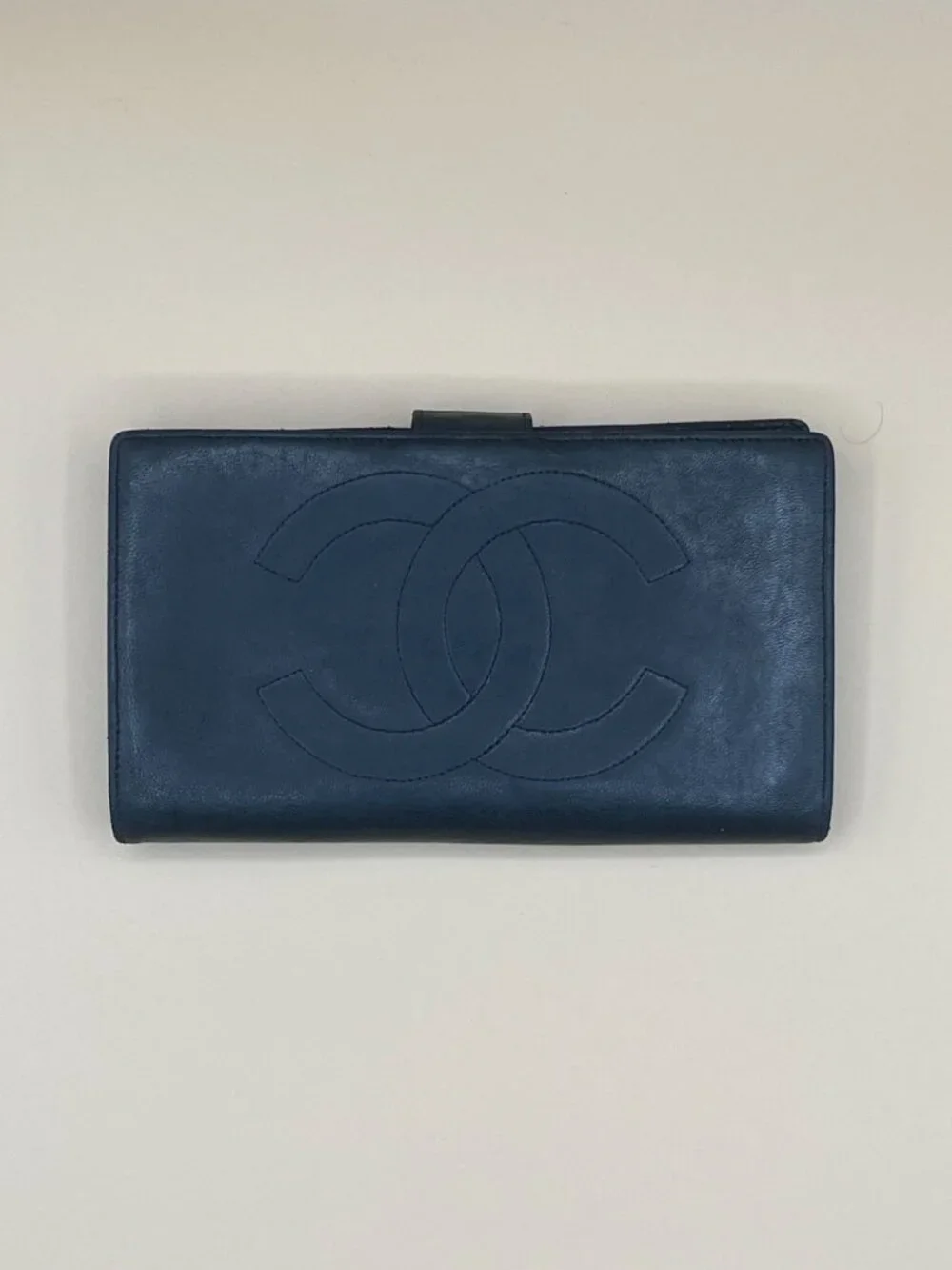 CHANEL Vintage Black Lambskin CC Logo Long Bifold Wallet Gold Kisslock w/ Card